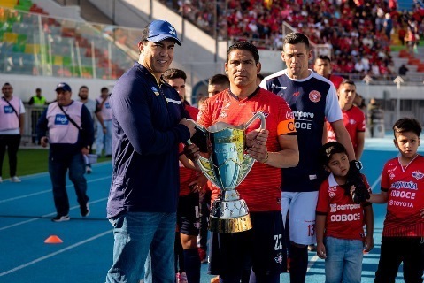 Lee más sobre el artículo Nuevo trofeo de la Copa Tigo refleja la identidad de Bolivia