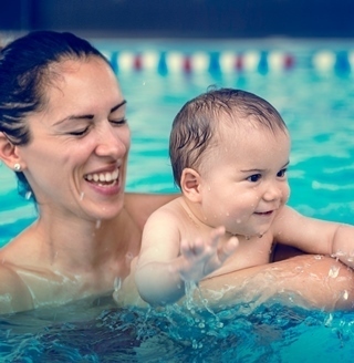 Lee más sobre el artículo El aporte de las actividades acuáticas al desarrollo psicomotor de los niños