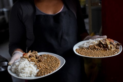 Lee más sobre el artículo “Para Todas las Mesas” es la campaña que incentiva donar un plato de comida para alguien que lo necesita
