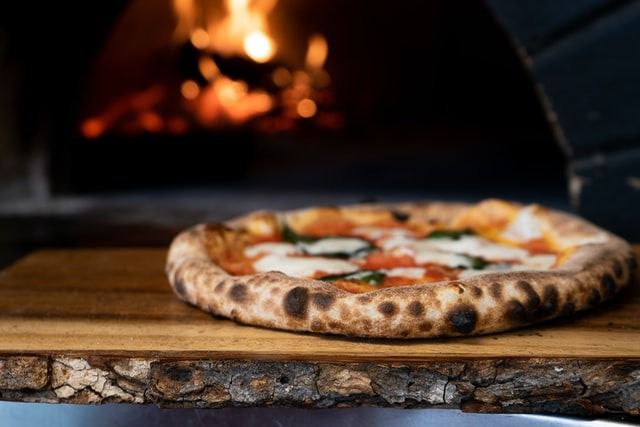 Lee más sobre el artículo Crujiente y equilibrada: Así es la pizza artesanal de Cayeye, en Marriott Playa Dormida