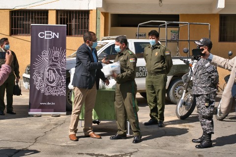 Lee más sobre el artículo CBN dona barbijos a la Policía Departamental de Cochabamba
