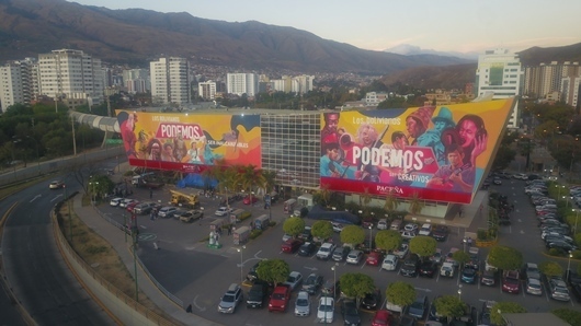 Lee más sobre el artículo Paceña rinde un homenaje a Cochabamba con la inauguración  de mural de 1300 metros cuadrados para inspirar orgullo a los bolivianos