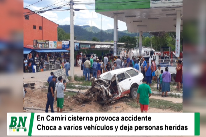 Lee más sobre el artículo Cisterna con diesel provoca accidente en Camiri, varios vehículos afectados y personas heridas
