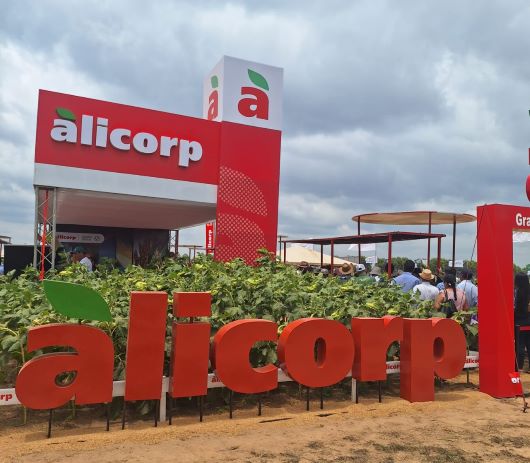 Lee más sobre el artículo Alicorp participa en la Exposoya 2024 con siete estaciones de insumos agrícolas e innovación