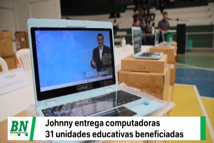 Lee más sobre el artículo Alcalde Jhonny Fernández continúa entrega de computadoras a los estudiantes del distrito N°7